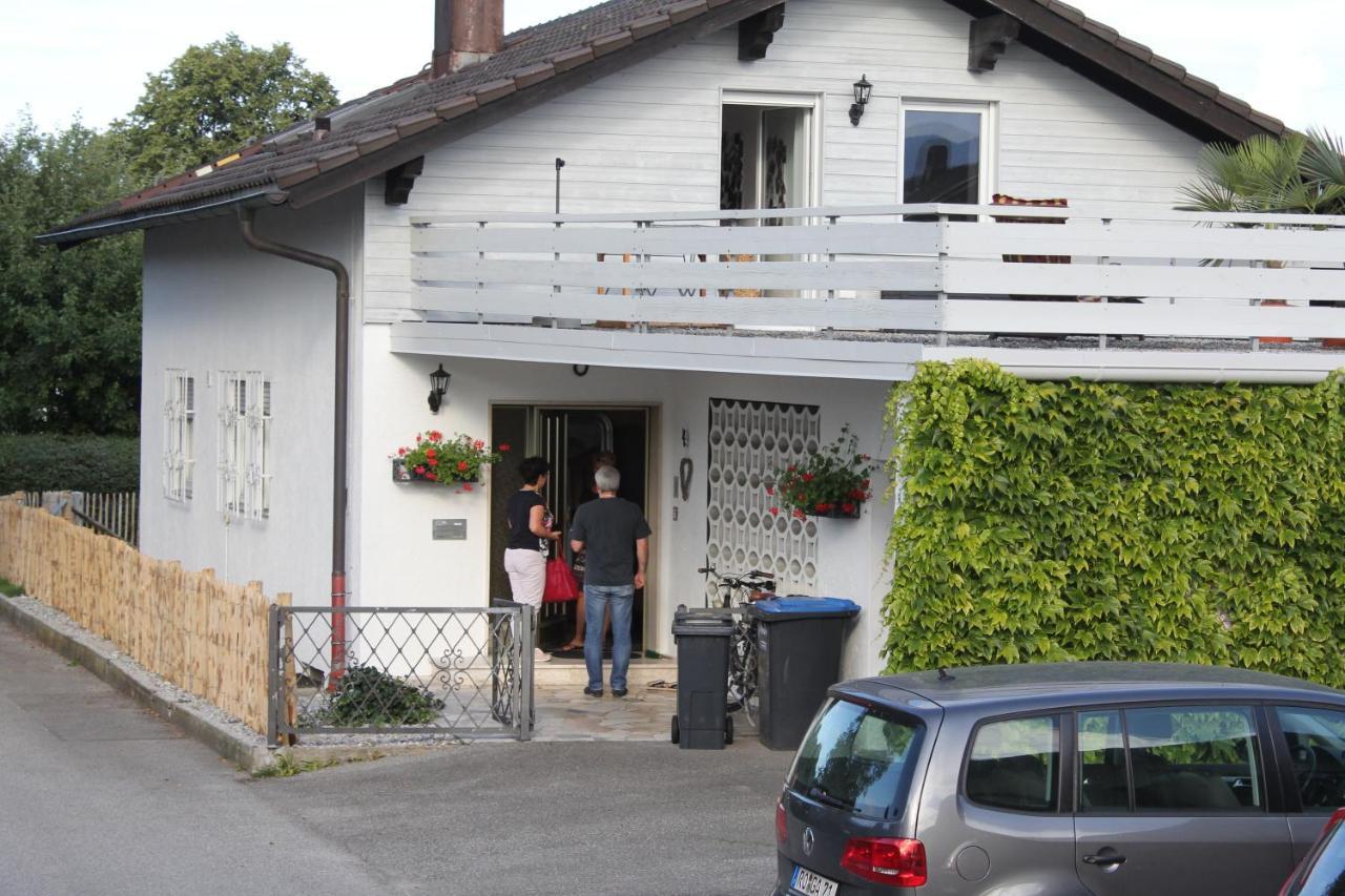 Ferienwohnung Das Inge Die Oberne In Bernau Бернау ам Кимзе Екстериор снимка